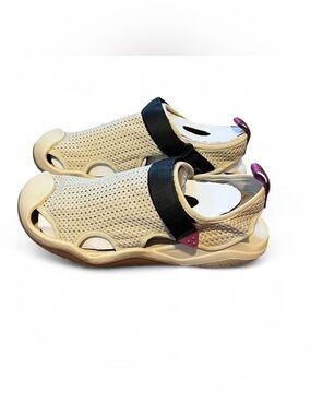 Crocs Swiftwater Mesh Deck Sandals — NWT Size 8